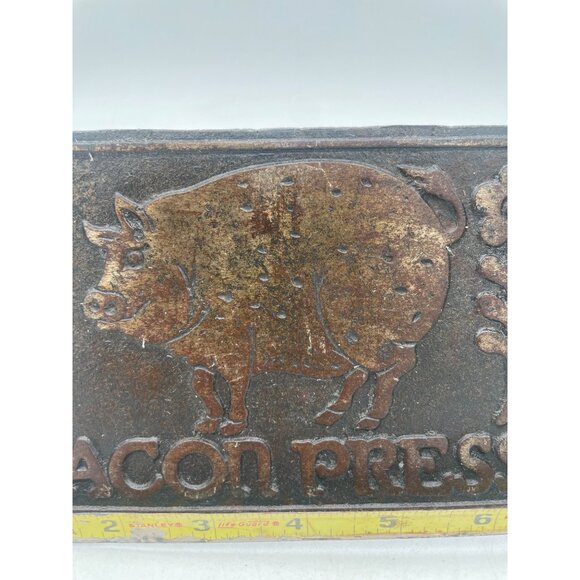 Vintage Taylor & Ng Bacon Press Cast Iron Wooden Handle Pig Design Home Kitchen - Picture 5 of 9